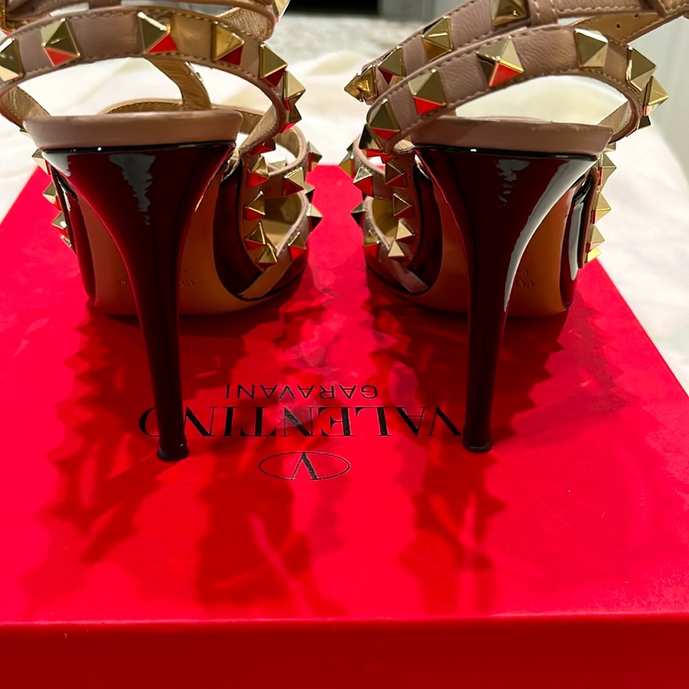 Valentino Garavani
Rockstud 100mm Slingback High-Heel Pumps - Picture 8 of 11